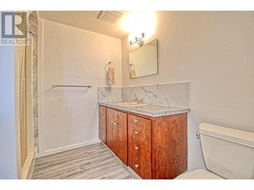 9580 Houghton Road, Vernon, BC - Indoor Photo Showing Bathroom