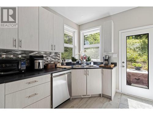 2860 Golf Course Drive, Blind Bay, BC - Indoor Photo Showing Kitchen With Double Sink