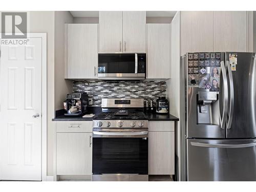 2860 Golf Course Drive, Blind Bay, BC - Indoor Photo Showing Kitchen