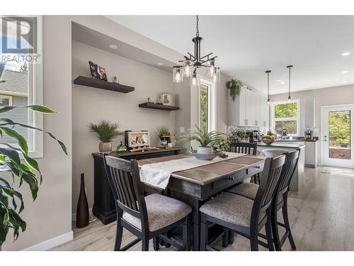 2860 Golf Course Drive, Blind Bay, BC - Indoor Photo Showing Dining Room