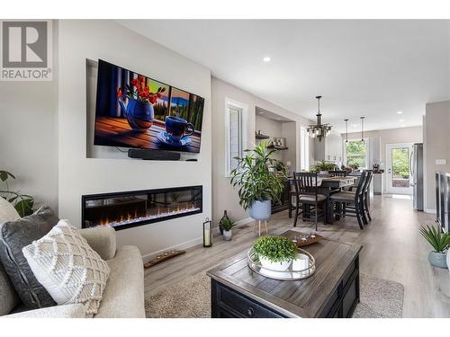 2860 Golf Course Drive, Blind Bay, BC - Indoor Photo Showing Living Room With Fireplace