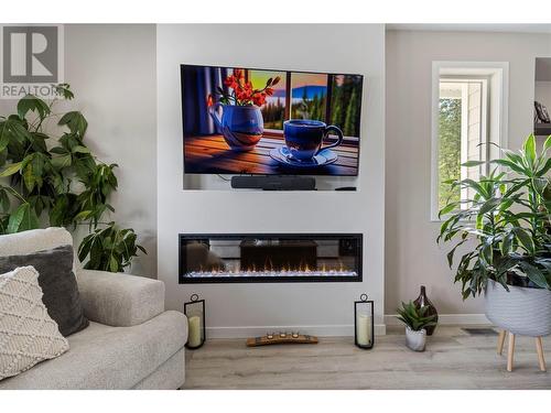 2860 Golf Course Drive, Blind Bay, BC - Indoor Photo Showing Living Room With Fireplace