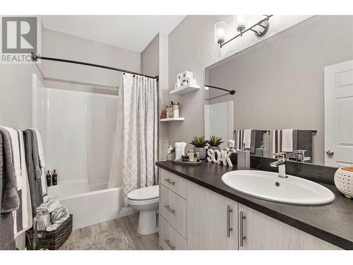 2860 Golf Course Drive, Blind Bay, BC - Indoor Photo Showing Bathroom