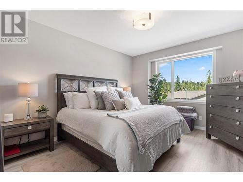 2860 Golf Course Drive, Blind Bay, BC - Indoor Photo Showing Bedroom