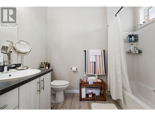 2860 Golf Course Drive, Blind Bay, BC - Indoor Photo Showing Bathroom