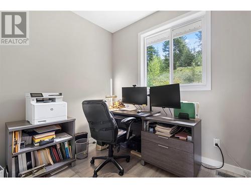 2860 Golf Course Drive, Blind Bay, BC - Indoor Photo Showing Office