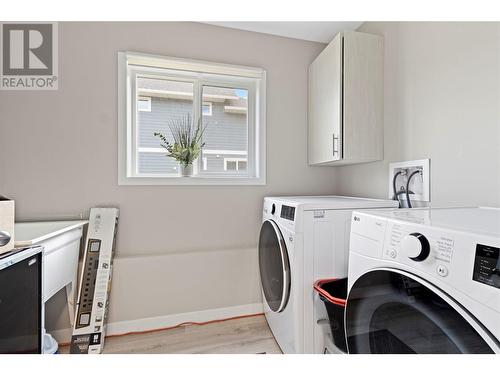 2860 Golf Course Drive, Blind Bay, BC - Indoor Photo Showing Laundry Room