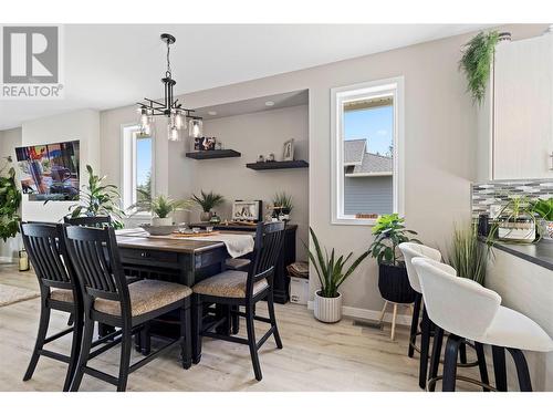 2860 Golf Course Drive, Blind Bay, BC - Indoor Photo Showing Dining Room