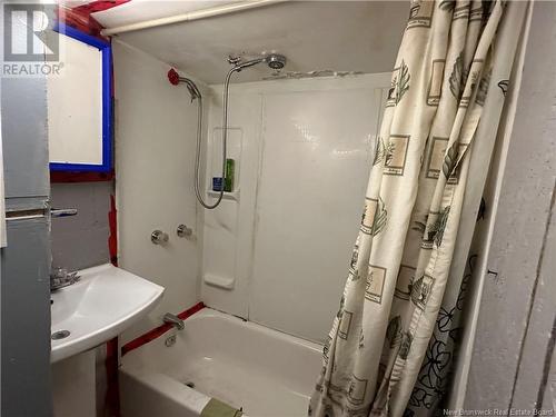 375 St-Francois Street, Edmundston, NB - Indoor Photo Showing Bathroom