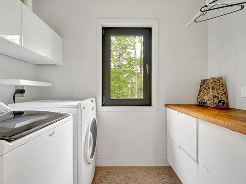 Laundry room - 8 Ch. Grace, Arundel, QC - Indoor Photo Showing Laundry Room