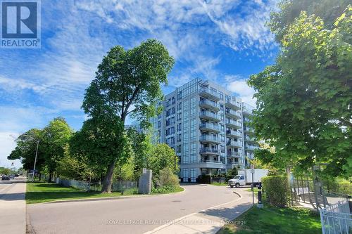 417 - 3500 Lakeshore Road W, Oakville, ON - Outdoor With Balcony With Facade