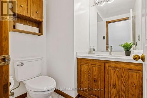 186 Deschene Avenue, Hamilton, ON - Indoor Photo Showing Bathroom