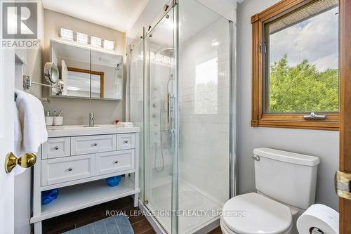 186 Deschene Avenue, Hamilton, ON - Indoor Photo Showing Bathroom