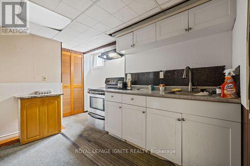 186 Deschene Avenue, Hamilton, ON - Indoor Photo Showing Kitchen
