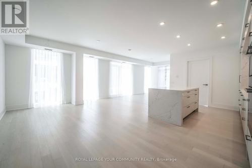 542 - 20 Inn On The Park Drive, Toronto, ON - Indoor