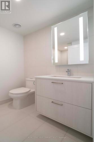 542 - 20 Inn On The Park Drive, Toronto, ON - Indoor Photo Showing Bathroom