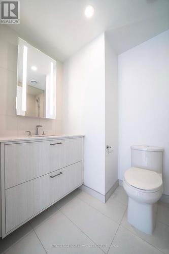 542 - 20 Inn On The Park Drive, Toronto, ON - Indoor Photo Showing Bathroom