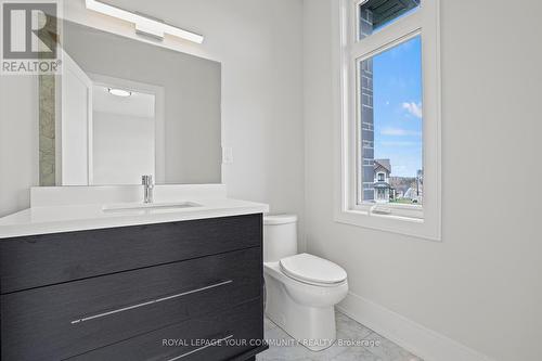 2 Bunn Court, Aurora, ON - Indoor Photo Showing Bathroom