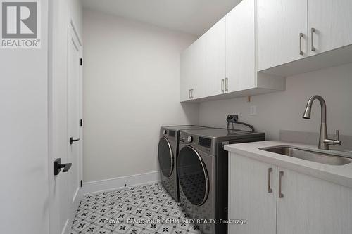 10 Bunn Court, Aurora, ON - Indoor Photo Showing Laundry Room