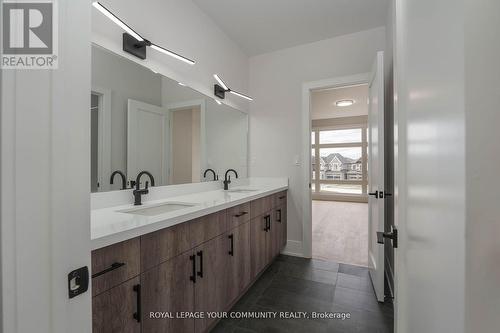 10 Bunn Court, Aurora, ON - Indoor Photo Showing Bathroom