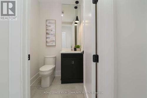 10 Bunn Court, Aurora, ON - Indoor Photo Showing Bathroom