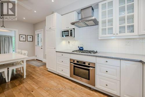 35 Mary Street, Milton, ON - Indoor Photo Showing Kitchen With Upgraded Kitchen