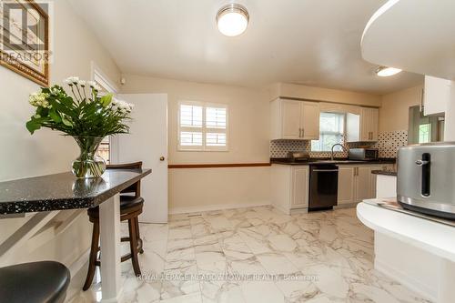 542 Lana Terrace, Mississauga, ON - Indoor Photo Showing Kitchen