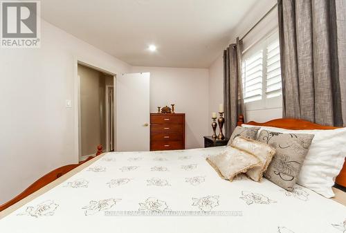542 Lana Terrace, Mississauga, ON - Indoor Photo Showing Bedroom