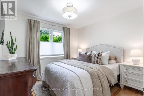 583 Taplow Crescent, Oakville, ON - Indoor Photo Showing Bedroom