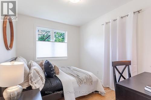 583 Taplow Crescent, Oakville, ON - Indoor Photo Showing Bedroom