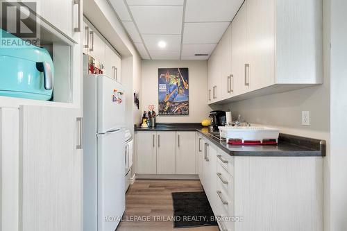 547 Edith Cavell Boulevard W, Central Elgin (Port Stanley), ON - Indoor Photo Showing Kitchen