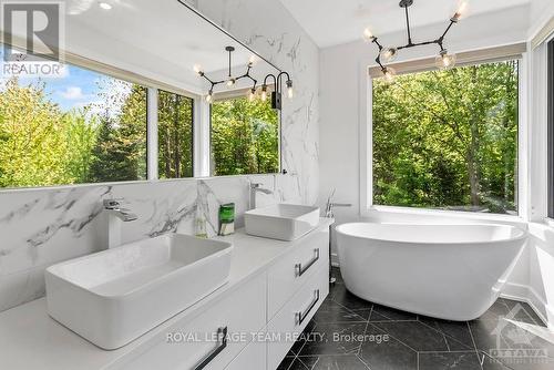 1961 Cedarlakes Way, Ottawa, ON - Indoor Photo Showing Bathroom