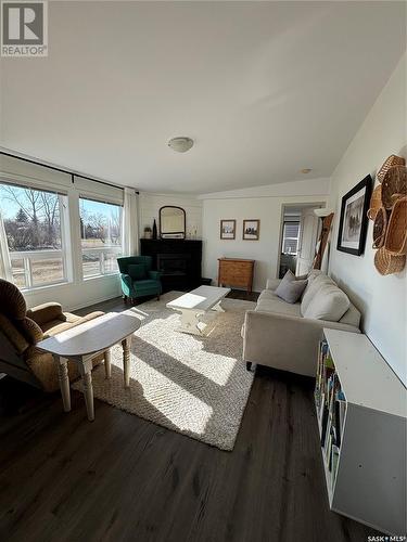 385 O'Connor Avenue, Macoun, SK - Indoor Photo Showing Living Room