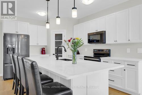 18 Athabaska Drive, Belleville, ON - Indoor Photo Showing Kitchen With Upgraded Kitchen