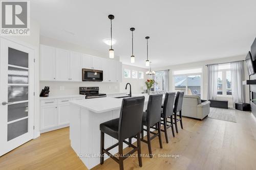 18 Athabaska Drive, Belleville, ON - Indoor Photo Showing Kitchen With Upgraded Kitchen