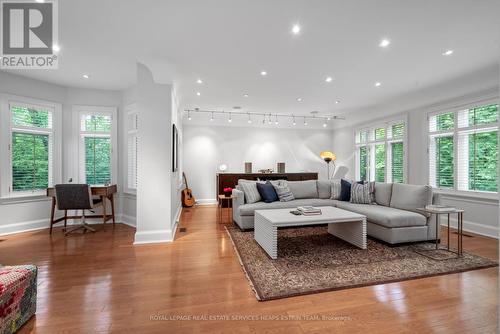 33 Welland Avenue, Toronto, ON - Indoor Photo Showing Living Room