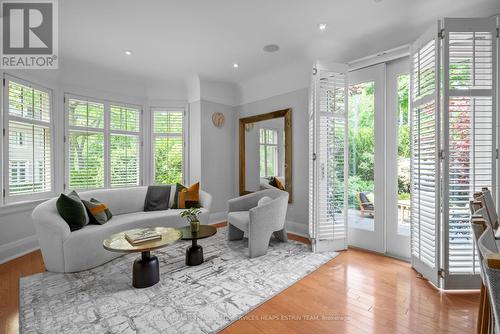 33 Welland Avenue, Toronto, ON - Indoor Photo Showing Living Room