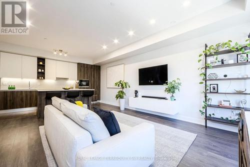 12 - 66 Long Branch Avenue, Toronto, ON - Indoor Photo Showing Living Room