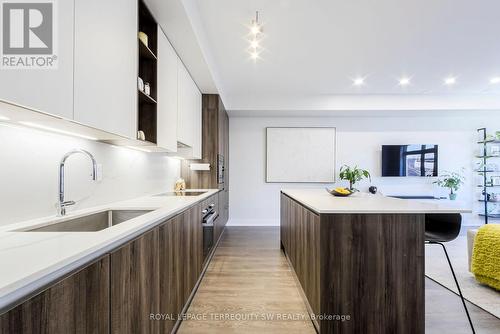 12 - 66 Long Branch Avenue, Toronto, ON - Indoor Photo Showing Kitchen With Upgraded Kitchen