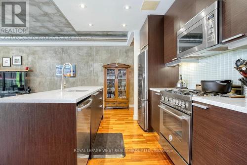413 - 138 Princess Street, Toronto, ON - Indoor Photo Showing Kitchen With Upgraded Kitchen