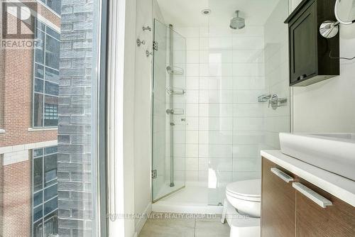 413 - 138 Princess Street, Toronto, ON - Indoor Photo Showing Bathroom