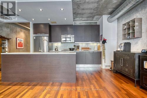 413 - 138 Princess Street, Toronto, ON - Indoor Photo Showing Kitchen