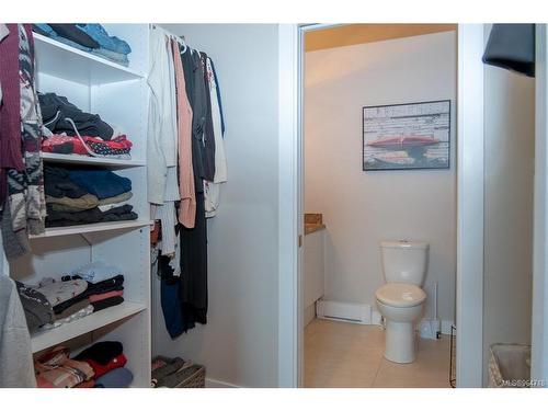 989 Walfred Rd, Langford, BC - Indoor Photo Showing Bathroom