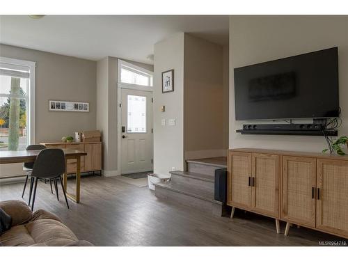 989 Walfred Rd, Langford, BC - Indoor Photo Showing Living Room