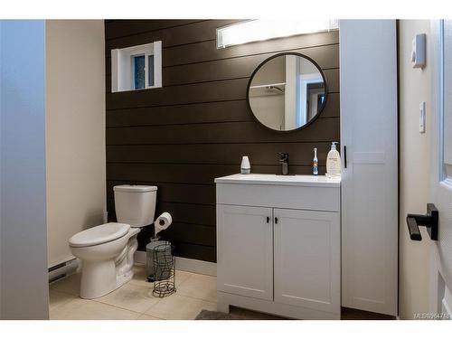 989 Walfred Rd, Langford, BC - Indoor Photo Showing Bathroom