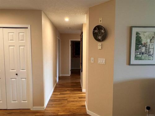 102-9 Adams Rd, Campbell River, BC - Indoor Photo Showing Kitchen