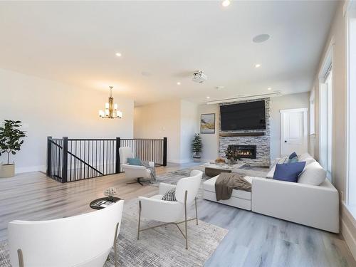 3910 Jingle Pot Rd, Nanaimo, BC - Indoor Photo Showing Living Room With Fireplace