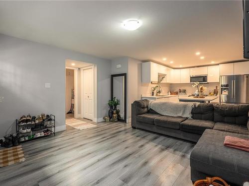 3910 Jingle Pot Rd, Nanaimo, BC - Indoor Photo Showing Living Room