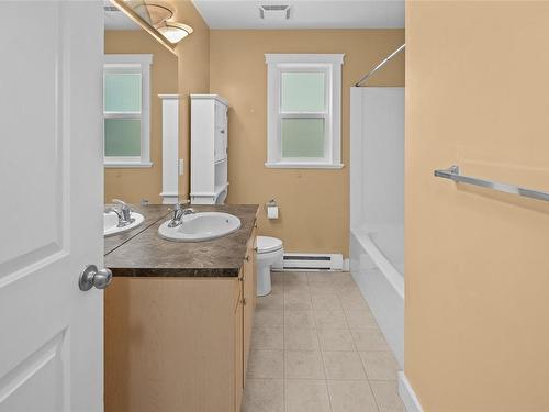 956 Cavalcade Terr, Langford, BC - Indoor Photo Showing Bathroom