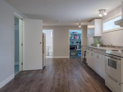 3776 Morton St, Port Alberni, BC - Indoor Photo Showing Kitchen